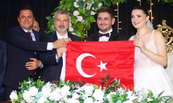 Kübra ve Murat Hayatlarının En Önemli İmzasını Attı