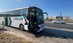 Çalıştığı otobüs kamyona çarptı, genç hostes Ayça Yılmaz hayatını kaybetti
