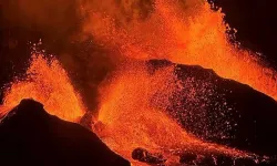 Hawaii’de Kilauea Yanardağı 30’uncu Kez Patladı: Lav Akışı Hızlandı