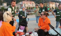 Rize Sahilinde Sürpriz Zarflar! Yeşilay’dan Bağımlılıkla Mücadeleye Duygusal Dokunuş