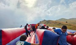 Oyun ve eğlenceyi yayla çocuklarının ayağına getirdiler