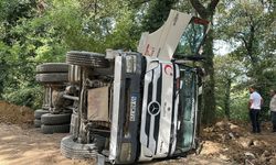 Hafriyat Kamyonu Devrildi! Yaralı Var...