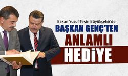 Bakan Tekin Büyükşehir'de! Başkan Genç'ten Anlamlı Hediye