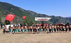 Yusufeli’nde Gelenek Devam Ediyor: Küsara Yayla Göçü Şenliği Renkli Görüntülere Sahne Oldu