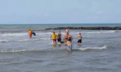 Karadeniz'de Boğulma Tehlikesi: İki Arkadaş Baygın Halde Kurtarıldı