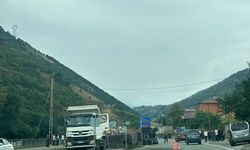 Akçaabat’ta Hafriyat Kamyonu Devrildi! Trafik Bir Süre Aksadı