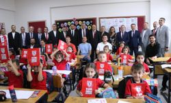 Samsunspor'dan 1. Sınıflara Kalem ve Defter Hediyesi