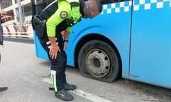Otobüsün lastiği bomba gibi patladı, sürücünün dikkati faciayı önledi