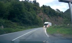 Artvin’de tırın hatalı sollaması faciaya davetiye çıkardı