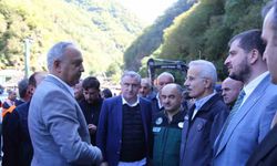 Bakanlar Uraloğlu ve Bak sellerden zarar gören Artvin’in Borçka ilçesinde incelemelerde bulundu