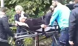 Borçka’da sel bölgesinde yaralanan kişi ambulansa ulaştırıldı