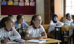 Gümüşhaneli 9 yaşındaki Buğlem her törende İstiklal Marşı’nı işaret diliyle okuyor