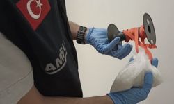 Polis, iplik rulolarının içine zulalanmış yabancı madde ele geçirdi
