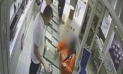 Yardıma gittiği komşusunun 200 bin TL’lik altılarını çalmıştı: Kadının altınları kuyumcuya satma anı kamerada