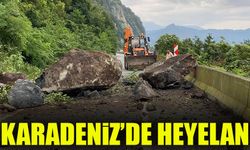 Artvin’de heyelan kapattı, Karadeniz Sahil Yolu yeniden ulaşıma açıldı