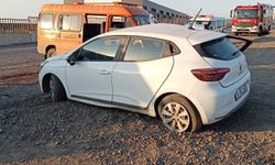 Minibüs ile Otomobil Çarpıştı! 3 Yaralı...