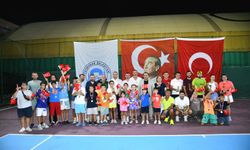 Zafer Bayramı Tenis Kupası’nda Dereceye Girenlere Ödülleri Verildi