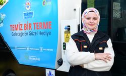 İlçenin temizliği yol süpürme aracının kadın operatörüne emanet