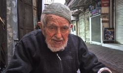 Asırlık çınardan gençlere tavsiye: "Paranızı dumana değil, fakire verin"