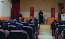 Bayburt’ta lise öğrencilerine yönelik ‘Peygamberimiz ve Aile Ahlakı’ konulu konferans düzenlendi