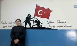 Çizdiği resimler ile okul duvarlarına estetik bir görünüm kazandırıyor