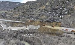 Gümüşhane-Erzincan karayolundaki heyelan bölgesinde çalışmalar sürüyor