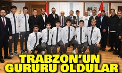 Trabzon’un Gururu Oldular! Başkan Genç, Türkiye Şampiyonu Lise Futbolcularını Ağırladı