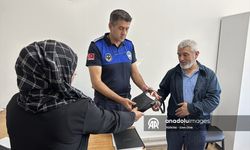 Samsun'da ayakkabı boyacısı sokakta bulduğu 42 bin lirayı sahibine ulaştırdı