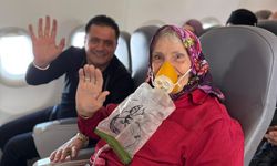 Uçakta Tansiyonu Düşen Teyzeye AK Parti Ortahisar İlçe Başkanı Müdahale Etti