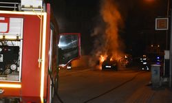 Park Halindeki Otomobil Alev Aldı!