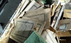 Kağıt Taşıyan Araçtan Kur'an-ı Kerim Sayfaları Savruldu! Ekipler Harekete Geçti