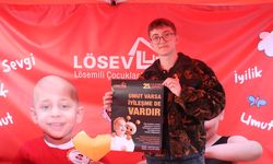 Küçük yaşta lösemiyi yendi şimdi gönüllü olarak hasta çocuklara moral veriyor