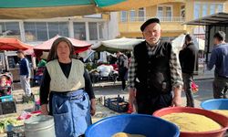 Bu şehirde 70’lik çift 40 yıldır omuz omuza pazarcılık yapıyor