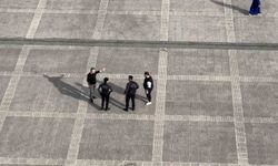 Meydandaki yumruklu kavgayı polis büyümeden önledi