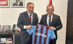Mustafa Bak, Gökan Zeybek’i Ziyaret Etti: İmzalı Trabzonspor Forması Hediyesi
