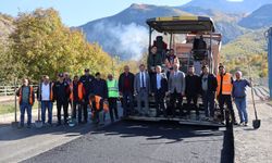 Vali Ergün, Ardanuç-Ardahan karayolundaki asfaltlama çalışmalarını inceledi