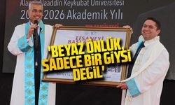 Bakan Memişoğlu’na Trabzonspor’un Şampiyon Kadrosu ile Çekildiği Fotoğraf Hediye Edildi