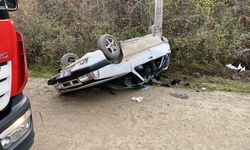 Devrilen otomobildeki 1 kişi öldü, 4 kişi yaralandı