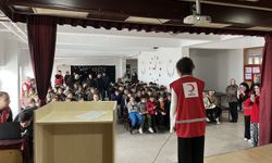 Genç Kızılay gönüllüleri öğrencilerle buluştu