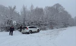 Salıpazarı'nda yolda kalanları jandarma kurtardı