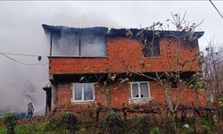Terme'de yangın çıkan iki katlı evde hasar oluştu