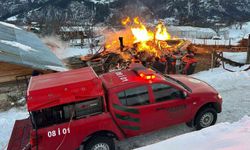 Ardanuç'ta ahır yangını