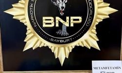 Bayburt'ta yasaklı madde operasyonu: İranlı şahsın mide ve bağırsağında 571 gram metamfetamin çıktı