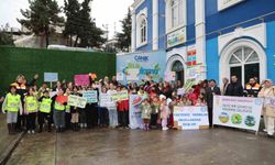 Bu markette para geçmiyor, gençler çevre bilinci kazanıyor