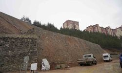 Heyelan sonrası yapılan istinat duvarlarında çatlaklar oluştu