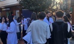 KTÜ Tıp öğrencileri AIDS'e karşı farkındalık için sahada