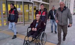 Uy*şturucu ticaretinden 11 yıl ceza yedi, ayakları olmayan hükümlü tekerlekli sandalyeyle cezaevine götürüldü