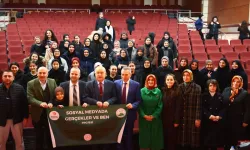 Gençlere Hayat Dersi Gibi Konferans, Sosyal Medya ve Gerçekler Masaya Yatırıldı