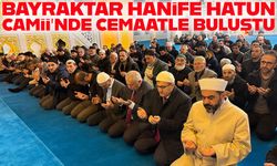 Erdoğan Bayraktar, Hanife Hatun Camii’nde cemaatle buluştu: “Camiler cemaatle güzel”