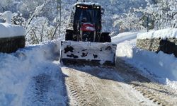 Arsin’de kar yağışı sonrası belediye ekipleri sahaya indi: Kapanan yollar açılıyor